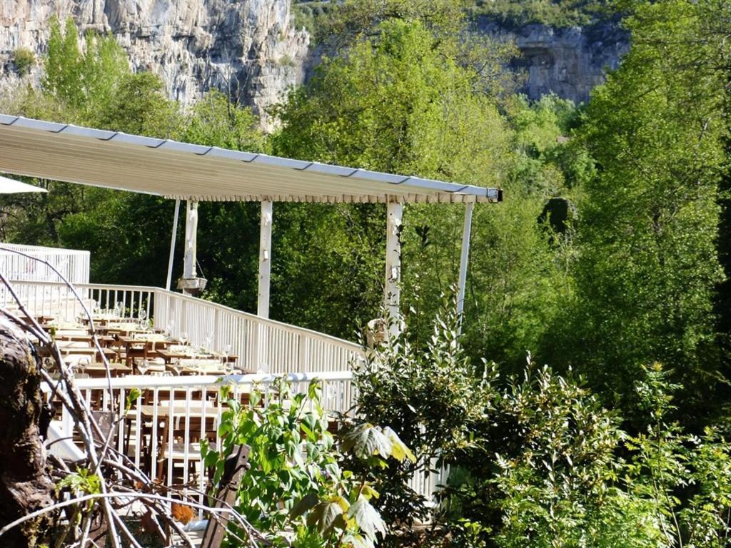 Hotel Restaurant Des Grottes Du Pech Merle Cabrerets Exterior photo