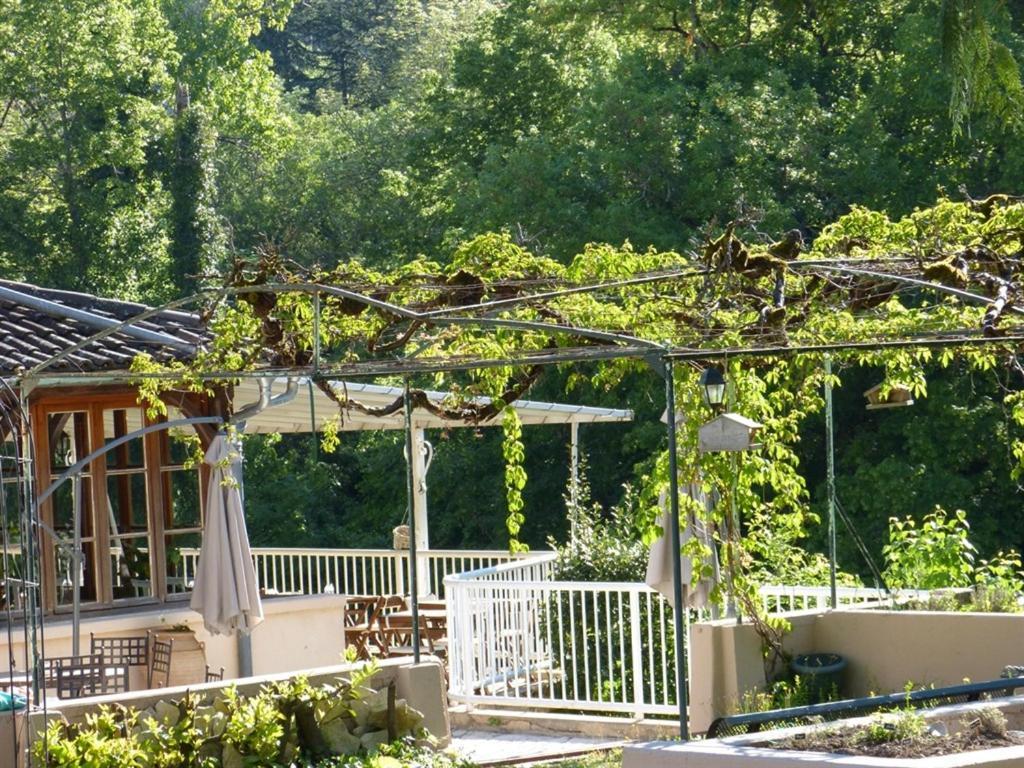 Hotel Restaurant Des Grottes Du Pech Merle Cabrerets Exterior photo